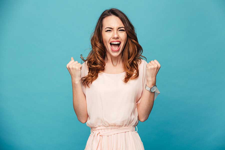 femme super contente